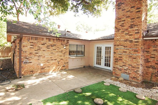 2614 Creekview Drive, Arlington, TX 76016