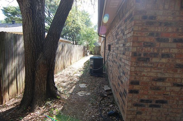 2614 Creekview Drive, Arlington, TX 76016
