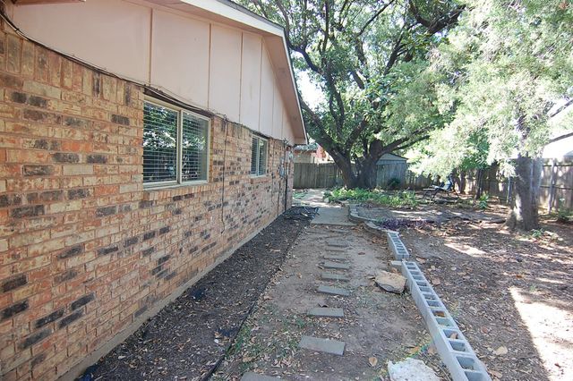 2614 Creekview Drive, Arlington, TX 76016