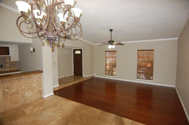 2614 Creekview Drive, Arlington, TX 76016