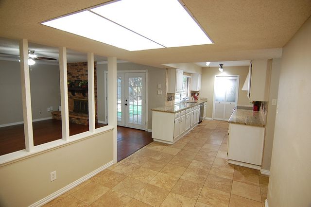 2614 Creekview Drive, Arlington, TX 76016