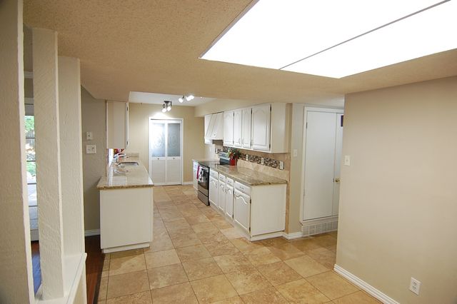 2614 Creekview Drive, Arlington, TX 76016