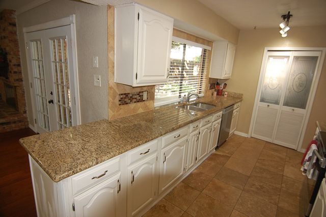 2614 Creekview Drive, Arlington, TX 76016