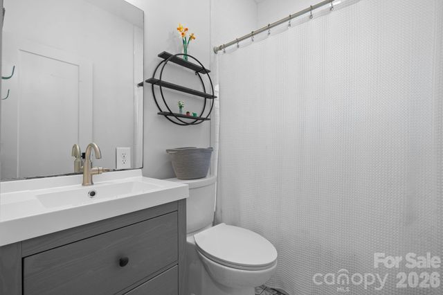 3813 54TH Avenue NE, Hickory, NC 28601