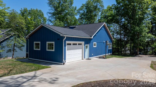 3813 54TH Avenue NE, Hickory, NC 28601