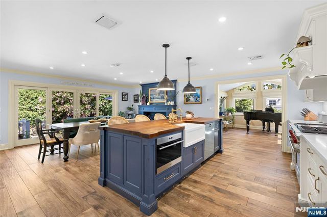 440 Colonial Boulevard, Twp Of Washington, NJ 07676