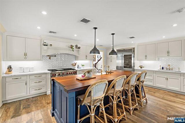 440 Colonial Boulevard, Twp Of Washington, NJ 07676