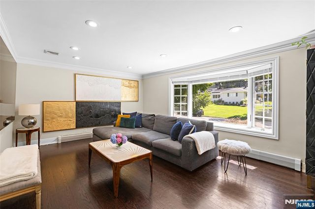 440 Colonial Boulevard, Twp Of Washington, NJ 07676