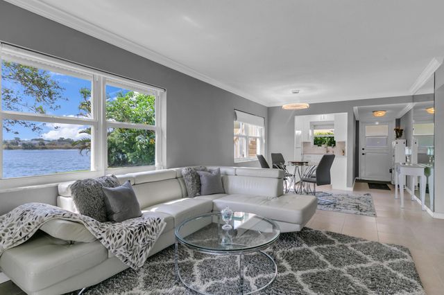 960 Crystal Lake Drive 115, Pompano Beach, FL 33064