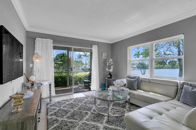 960 Crystal Lake Drive 115, Pompano Beach, FL 33064