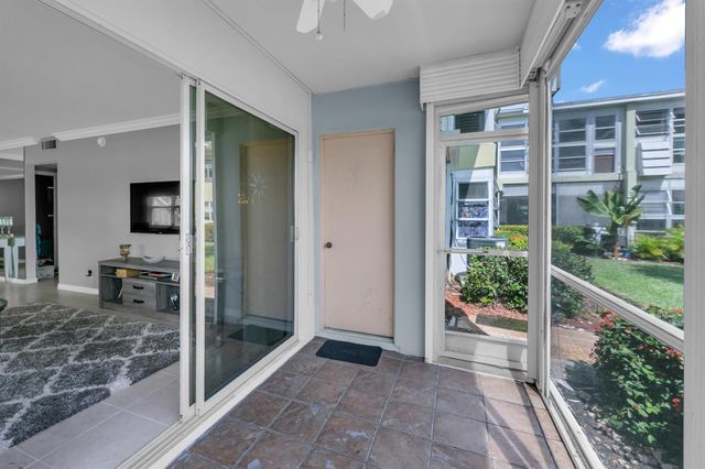 960 Crystal Lake Drive 115, Pompano Beach, FL 33064