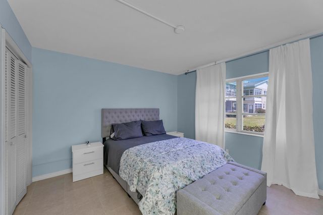 960 Crystal Lake Drive 115, Pompano Beach, FL 33064