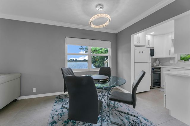960 Crystal Lake Drive 115, Pompano Beach, FL 33064