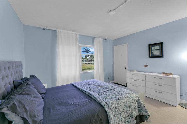 960 Crystal Lake Drive 115, Pompano Beach, FL 33064