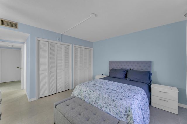 960 Crystal Lake Drive 115, Pompano Beach, FL 33064