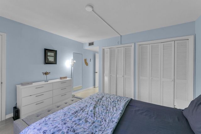 960 Crystal Lake Drive 115, Pompano Beach, FL 33064