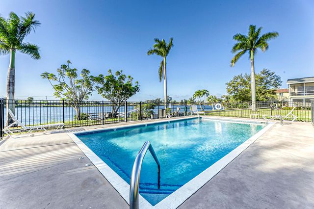 960 Crystal Lake Drive 115, Pompano Beach, FL 33064