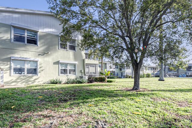 960 Crystal Lake Drive 115, Pompano Beach, FL 33064