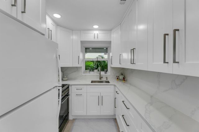 960 Crystal Lake Drive 115, Pompano Beach, FL 33064