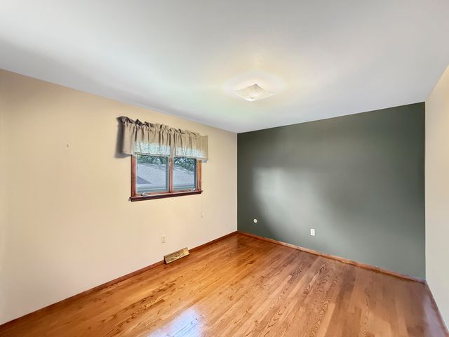 9443 Oriole Drive, Munster, IN 46321