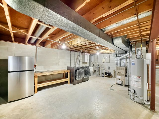9443 Oriole Drive, Munster, IN 46321