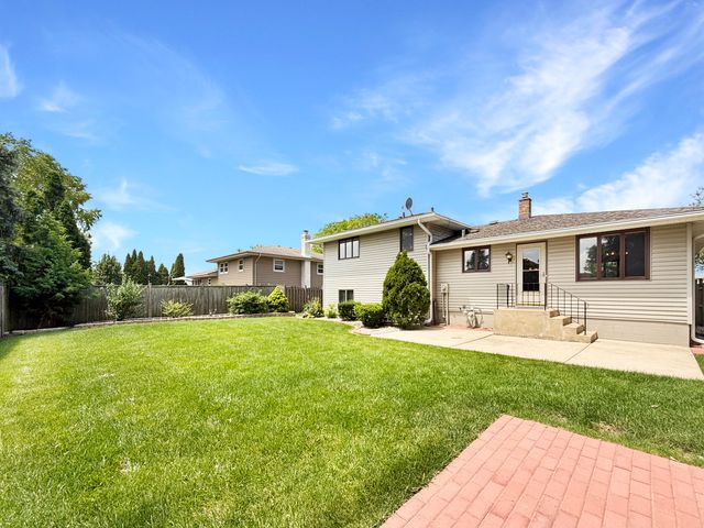 9443 Oriole Drive, Munster, IN 46321