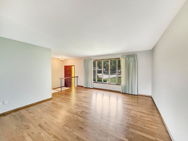 9443 Oriole Drive, Munster, IN 46321