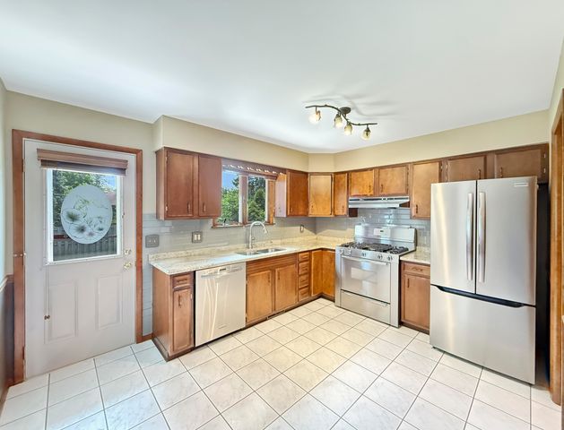 9443 Oriole Drive, Munster, IN 46321