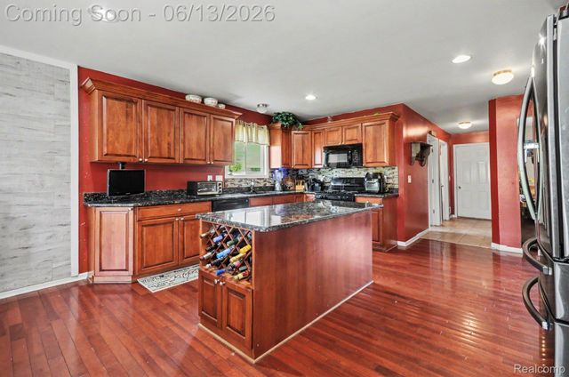 26820 Alderman Court, Harrison Charter Township, MI 48045