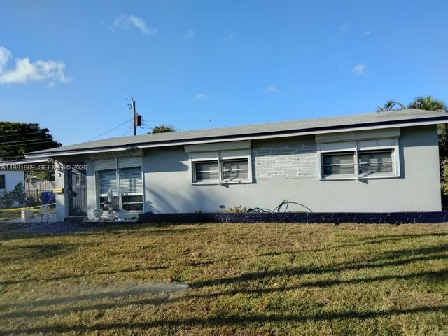 2421 SW 6th St, Fort Lauderdale, FL 33312