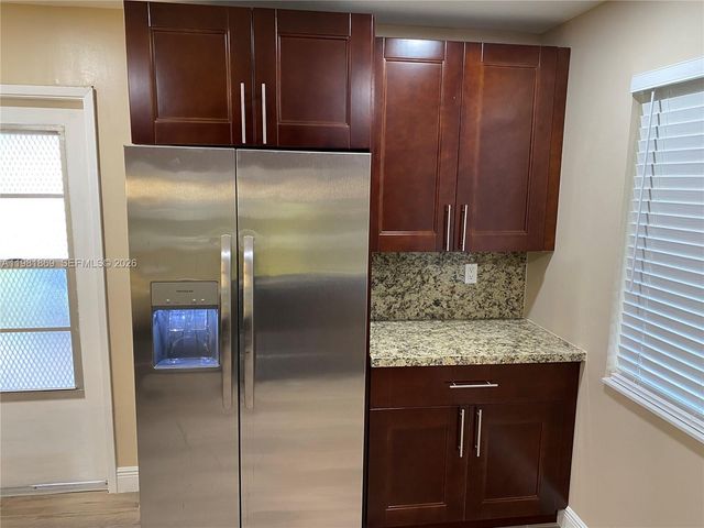 2421 SW 6th St, Fort Lauderdale, FL 33312