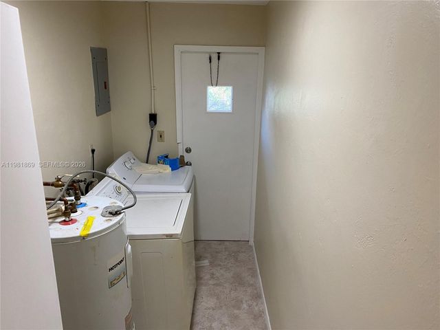 2421 SW 6th St, Fort Lauderdale, FL 33312