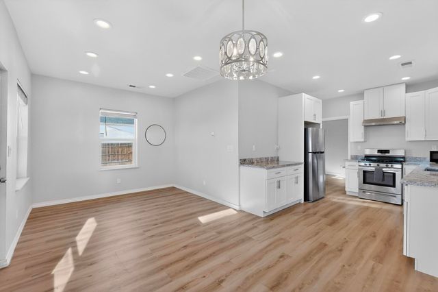 812 Arno Street SE, Albuquerque, NM 87102