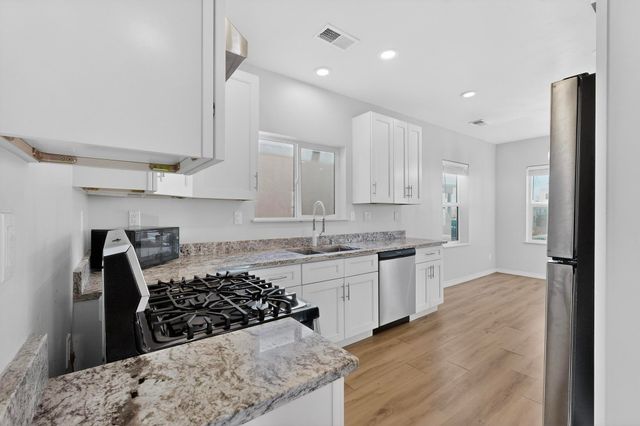 812 Arno Street SE, Albuquerque, NM 87102