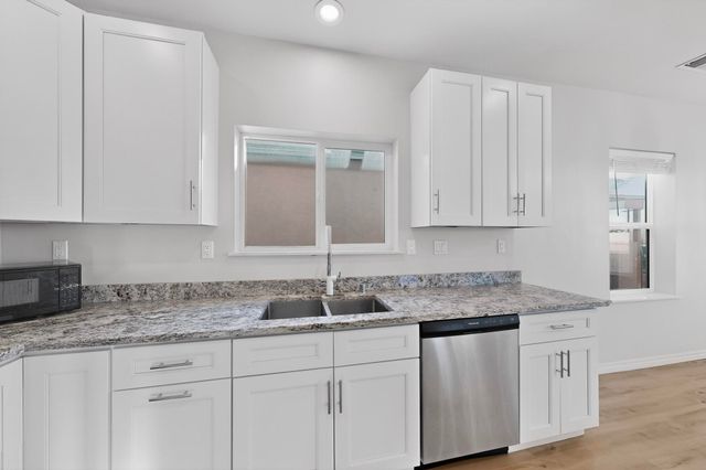 812 Arno Street SE, Albuquerque, NM 87102