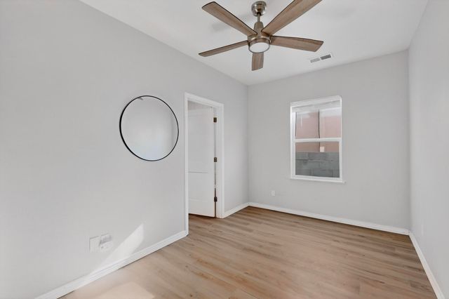 812 Arno Street SE, Albuquerque, NM 87102