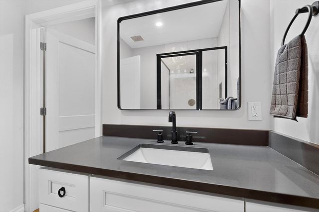 812 Arno Street SE, Albuquerque, NM 87102