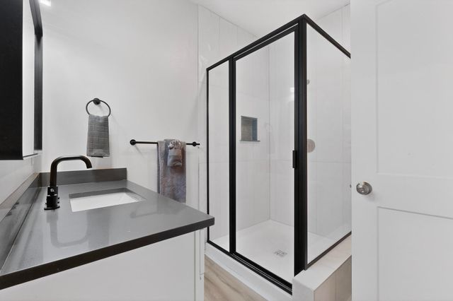 812 Arno Street SE, Albuquerque, NM 87102