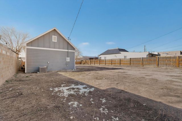 812 Arno Street SE, Albuquerque, NM 87102