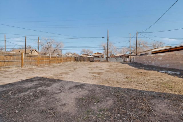 812 Arno Street SE, Albuquerque, NM 87102