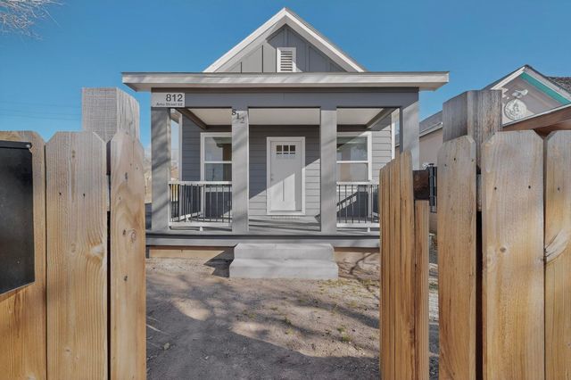 812 Arno Street SE, Albuquerque, NM 87102