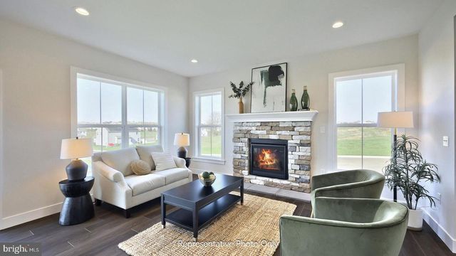 37 CANTERBURY LN, Annville, PA 17003