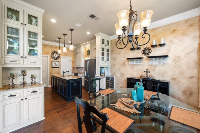 814 Muirfield Drive, Mansfield, TX 76063