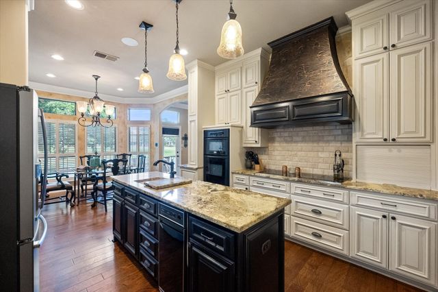 814 Muirfield Drive, Mansfield, TX 76063