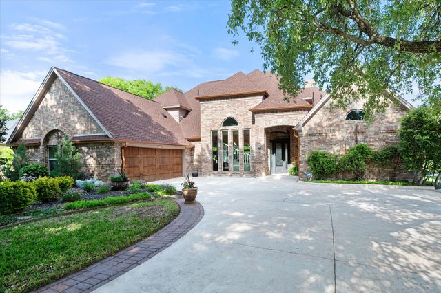 814 Muirfield Drive, Mansfield, TX 76063