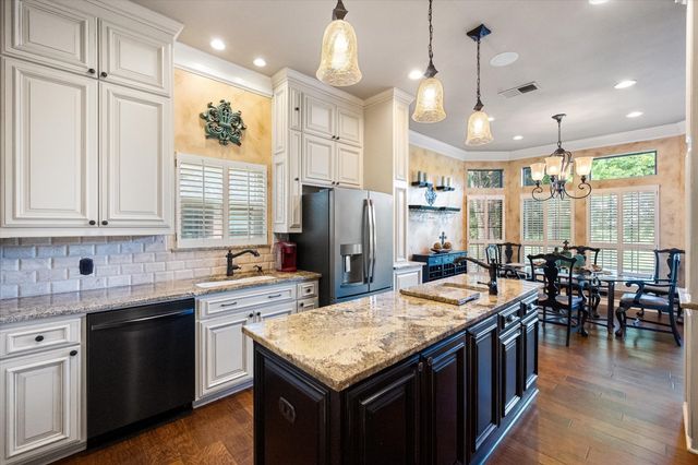 814 Muirfield Drive, Mansfield, TX 76063