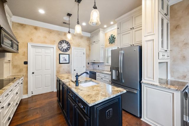 814 Muirfield Drive, Mansfield, TX 76063