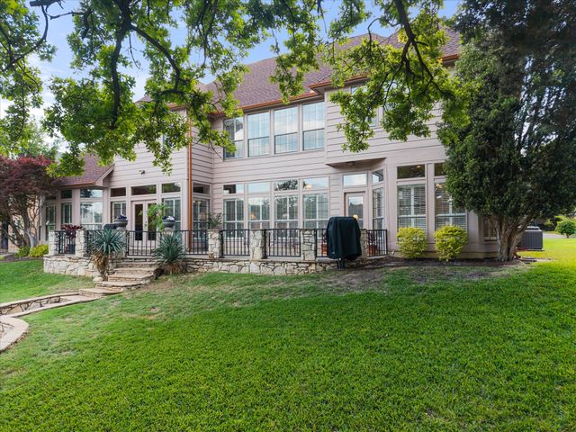 814 Muirfield Drive, Mansfield, TX 76063