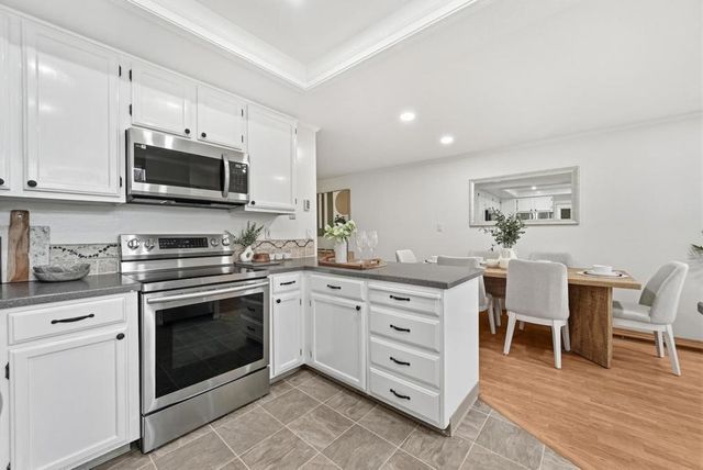 38 Devonshire Avenue 6, Mountain View, CA 94043