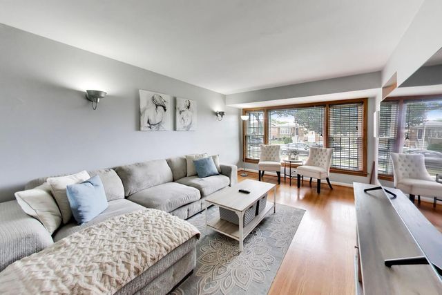 5652 S Parkside Avenue, Chicago, IL 60638